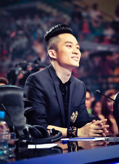 Vì sao “chàng quái” Tùng Dương liên tiếp từ chối The Voice? - 1 Tùng Dương ngồi ghế nóng Sao Mai điểm hẹn 2012