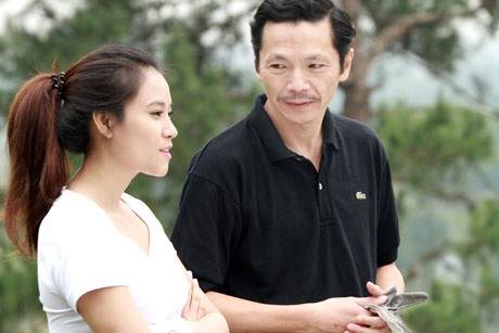 Trong sự cô độc của hai trái tim một già, một trẻ họ đã tìm thấy tiếng nói chung trong tình yêu