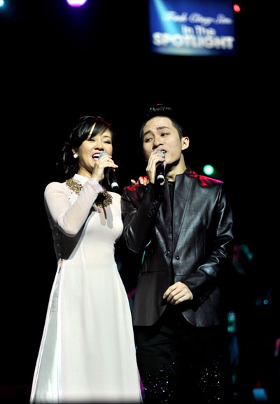 Tuấn Ngọc, Mỹ Linh, Hồng Nhung và Tùng Dương hát ca khúc khép lại chương trình Gọi tên 4 mùa