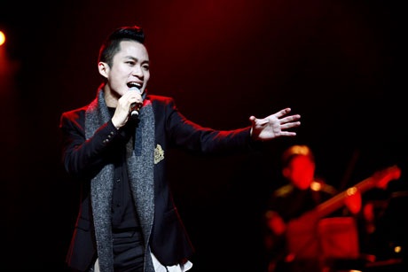 Là giọng ca trẻ nhất trong chương trình