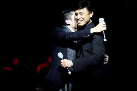 Ca sĩ Tùng Dương và Tuấn Ngọc cùng nhau thể hiện