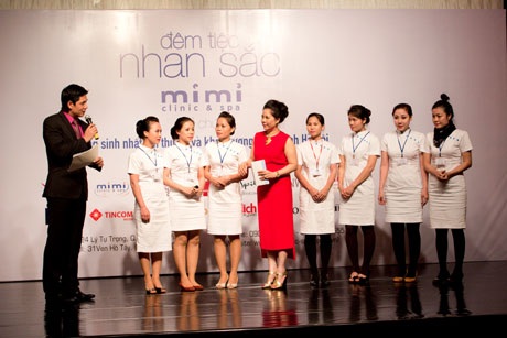Dàn sao khủng dự “đêm tiệc nhan sắc” - 7 Chị Diễm Hằng và các nhân viên giới thiệu về chương trình cặp đôi Thermage