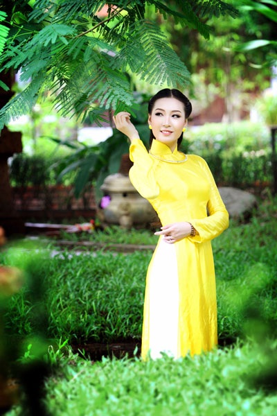 Á hậu Thùy Trang dịu dàng đón xuân - 10 Hà Thanh