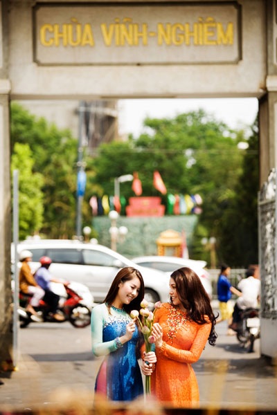 “Kiều nữ” duyên dáng đi lễ chùa đầu xuân - 1 H.T