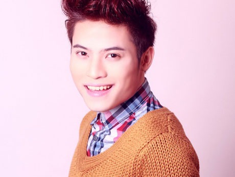 Nam Hùng tình tứ bên Quỳnh Nga - 1 Đầu năm 2013, Nam Hùng chính thức ra mắt single đầu tay Xin yêu thương rời xa
