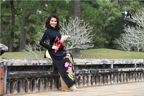 Quý bà Kim Hồng quảng bá Mrs World 2013 - 4 Hà Thanh