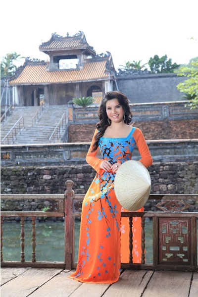 Quý bà Kim Hồng quảng bá Mrs World 2013 - 6 Hà Thanh