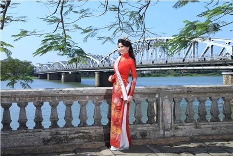 Quý bà Kim Hồng quảng bá Mrs World 2013 - 7 Hà Thanh