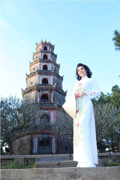 Quý bà Kim Hồng quảng bá Mrs World 2013 - 5 Hà Thanh