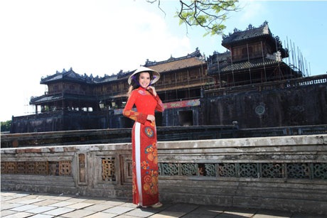 Quý bà Kim Hồng quảng bá Mrs World 2013 - 8 Hà Thanh