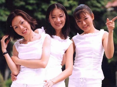 Ấm áp chương trình nghệ thuật “Một trái tim - một thế giới” - 1 Nhóm tam ca Áo trắng