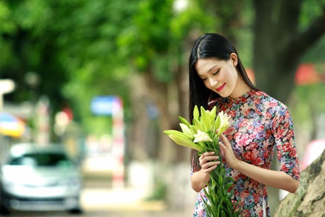 Hoa hậu Thùy Dung duyên dáng áo dài giữa phố Hà Nội - 10 Hà Thanh
