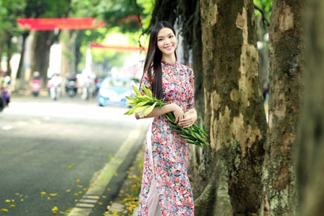 Hoa hậu Thùy Dung duyên dáng áo dài giữa phố Hà Nội - 8 Hà Thanh
