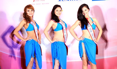 Thí sinh Hoa hậu các dân tộc khoe sắc.