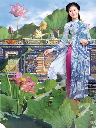 Hoa hậu Ngọc Hân trong BST áo dài sen hồng tại Festival Huế năm 2012