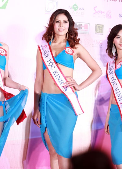 Bạn trai “đại gia” đến cổ vũ Nguyễn Thị Loan thi Hoa hậu - 2 Nguyễn Thị Loan trong phần thi áo tắm