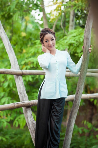 Thúy Nga dịu dàng với áo bà ba - 3 H.T