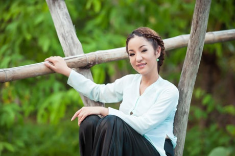 Thúy Nga dịu dàng với áo bà ba - 4 H.T