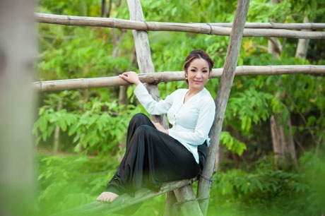 Thúy Nga dịu dàng với áo bà ba - 5 H.T