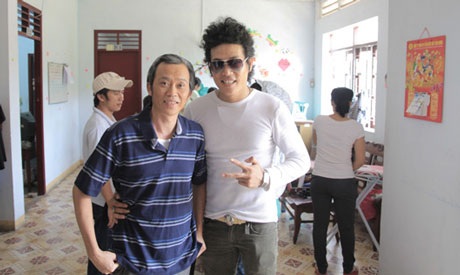 300 nghệ sĩ Việt hát ca khúc “Đạo làm con” - 1 Nghệ sĩ hài Hoài Linh và Quách Beem