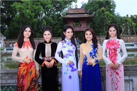 Các Hoa hậu đã tới Văn Miếu- Quốc Tử Giám, trường Đại học đầu tiên của Việt Nam...