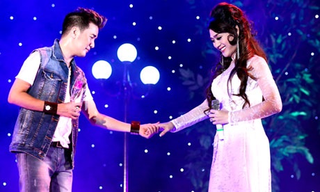 Ca sĩ chuyển giới Lâm Chi Khanh nhận con nuôi - 1 Ca sĩ chuyển giới Lâm Chi Khanh nhận con nuôi