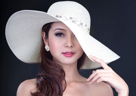 Tăng mức phạt với nghệ sĩ biểu diễn phản cảm - 2 Hoa hậu Jennifer Phạm bất ngờ xin rút khỏi danh sách ứng cử