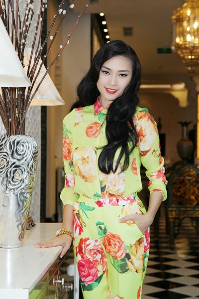 Ngô Thanh Vân tình tứ bên “tình cũ” Johnny Trí Nguyễn - 1 Nét đẹp mang phong cách cổ điển của Ngô Thanh Vân