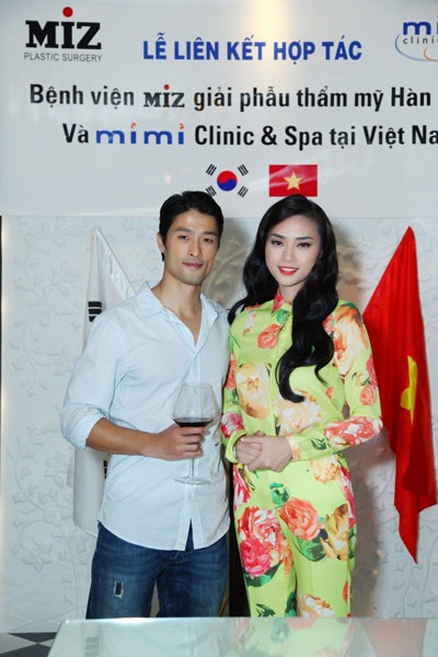 Ngô Thanh Vân tình tứ bên “tình cũ” Johnny Trí Nguyễn - 3 Ngô Thanh Vân gặp lại tình cũ Johnny Trí Nguyễn tại buổi tiệc ngày 21/7 của Mimi spa