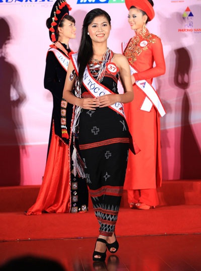 A Lăng Thị Pari, dân tộc Cơ Tu