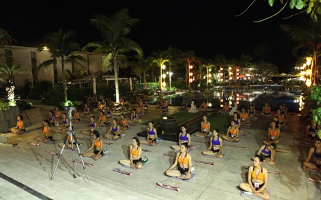 Chính thức khởi động vòng chung kết Hoa hậu Dân tộc 2013 - 2 Các thí sinh tập thiền và Yoga