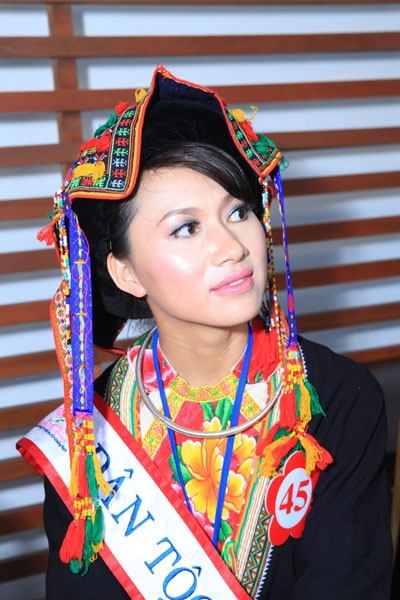 Thí sinh dân tộc Dao thể hiện sự sắc sảo trong phần thi ứng xử