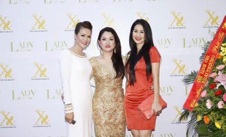 Nghệ sĩ hài Vân Dung cũng là người bạn thân thiết của Thẩm mỹ viện Xuân Hương