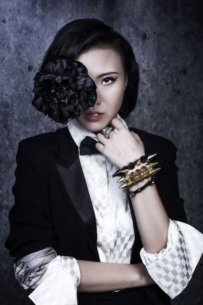 “Bi hài” quanh việc cấp thẻ hành nghề cho ca sĩ, người mẫu - 3 Ca sĩ Nguyễn Khánh Phương Linh, thí sinh cá tính của The Voice 2012