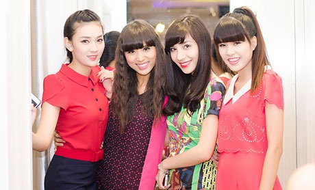 Dàn người mẫu tham dự chương trình