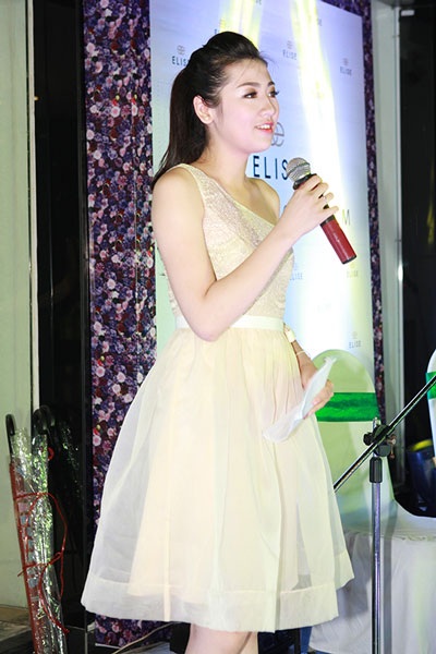 Tú Anh được nhiều người yêu thích nhờ vẻ dễ thương và cách nói chuyện chân thành, ngọt ngào