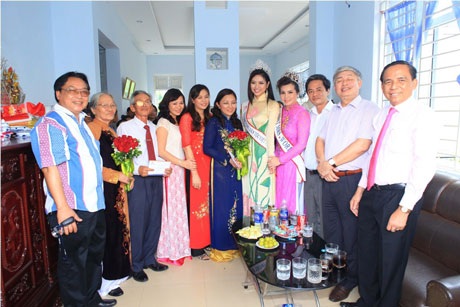 Người thân của Tân Hoa hậu tại Thanh Hóa hân hoan chào đón đoàn Hoa hậu