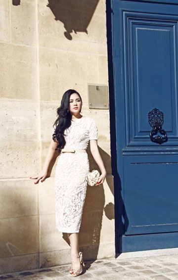 NTK  Karl Lagerfeld trò chuyện với cựu Đại sứ du lịch Việt Nam sau show diễn của Chanel