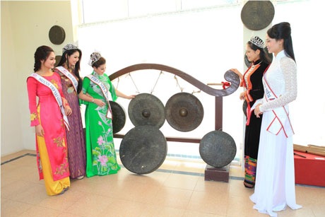 Tân Hoa hậu dân tộc tham gia từ thiện sau ngày đăng quang - 5 Tân Hoa hậu Ngọc Anh nhận được nhiều sự ủng hộ của khán giả