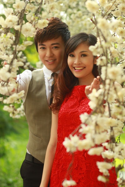 Phan Anh - Thùy Linh lãng mạn bên hoa - 2 V.Lương