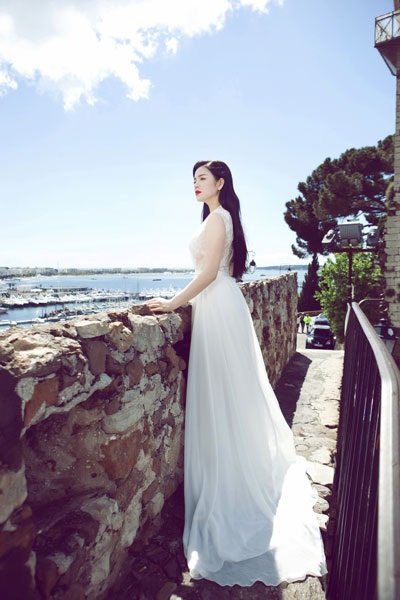 Lý Nhã Kỳ đẹp như nàng tiên cá bên bờ biển Cannes - 1 Hà Thanh