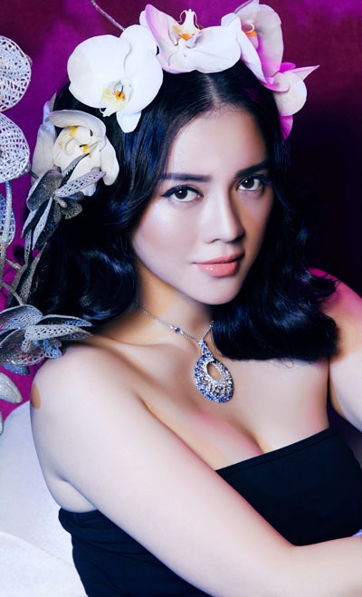 Lý Nhã Kỳ khoe vẻ đẹp nõn nà không tì vết