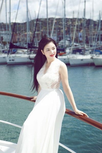 Lý Nhã Kỳ đẹp như nàng tiên cá bên bờ biển Cannes - 8 Hà Thanh