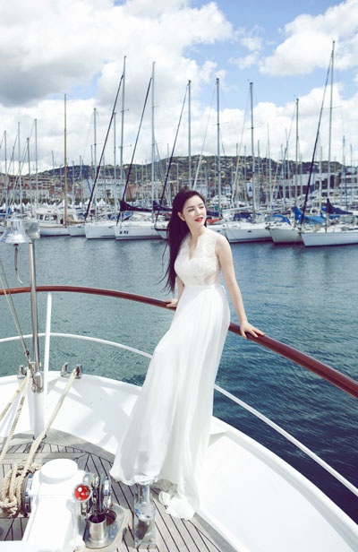 Lý Nhã Kỳ đẹp như nàng tiên cá bên bờ biển Cannes - 9 Hà Thanh