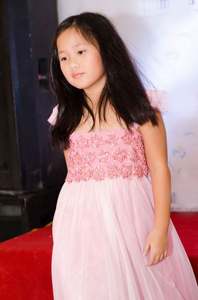 Chị gái Misa trình diễn rất sành điệu