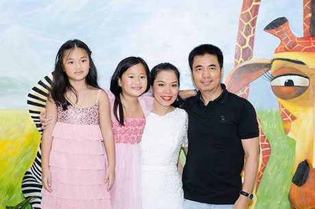 Ông xã Mỹ Lệ luôn sát cánh và ủng hộ vợ trong nghệ thuật cũng như công việc kinh doanh