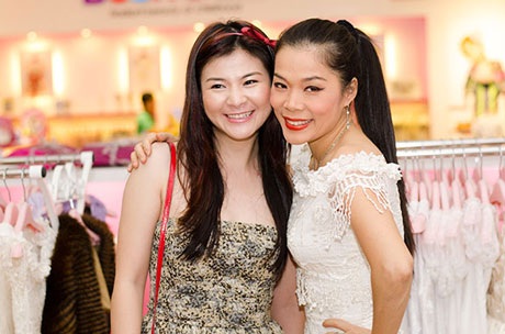 Kim Oanh và Mỹ Lệ thân thiết sau khi cùng tham gia cuộc thi Cặp đôi hoàn hảo 2012