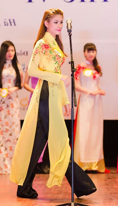 Nữ hoàng Trang sức 2013 “di dời” từ Quảng Ninh về Hà Nội - 3 Hình ảnh một số thí sinh tại vòng bán kết diễn ra ngày 23/8 tại Nhà hát Âu Cơ, Hà Nội
