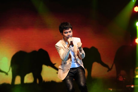 Cựu HLV The Voice đoạt “cú đúp” tại Bài hát yêu thích - 5 Yasuy