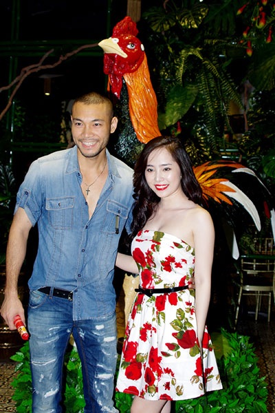 Quỳnh Nga thân mật bên siêu mẫu Doãn Tuấn